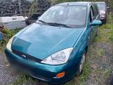 Ford Focus  Kombi 1.6 Benziner - Ford Focus aus 2000: 1.6