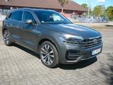 Volkswagen Touareg R Line 3.0 V6 TDI  UPE 106000 € - Volkswagen Touareg: V10 TDI