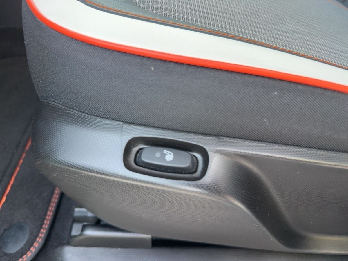 Fahrzeugabbildung Renault Twingo E-TECH VIBES Kamera EPH Klimaaut. SHZ