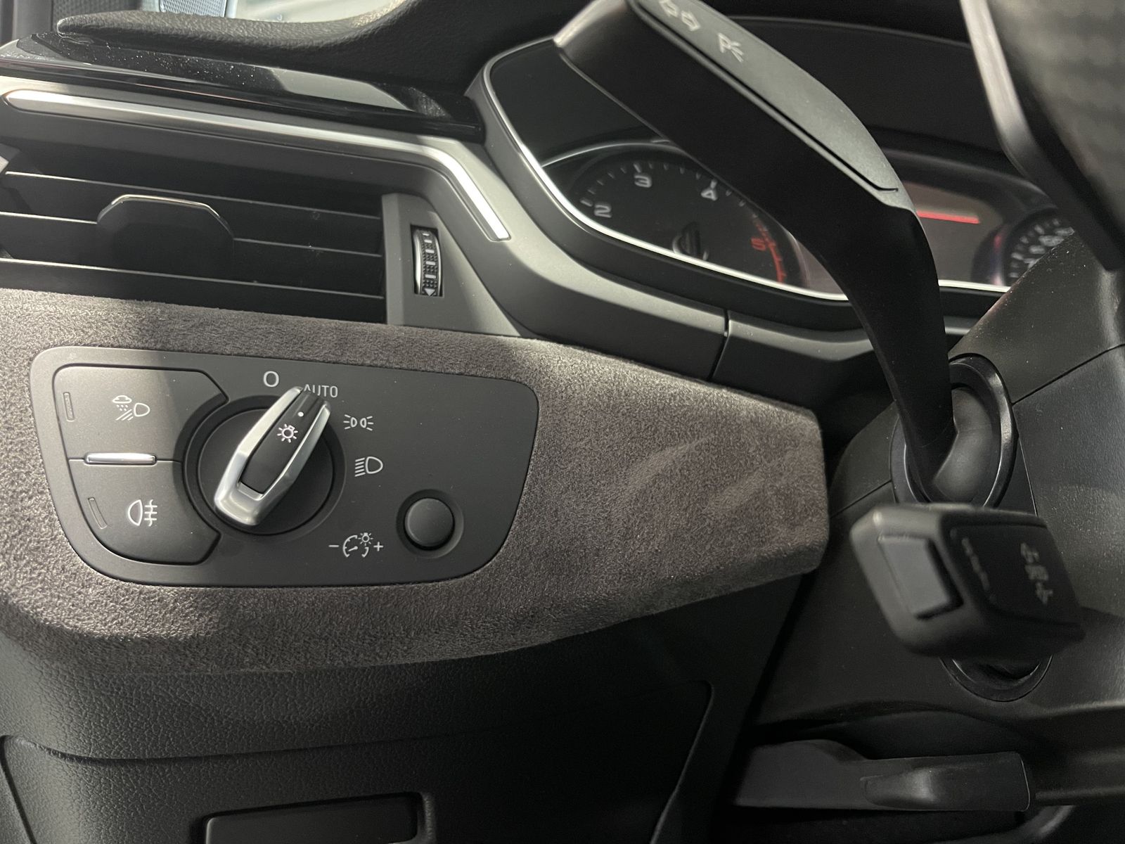 Fahrzeugabbildung Audi A4 35 TDI*S-Line*Leder*STHZ*Pano*Bang&Olufsen*