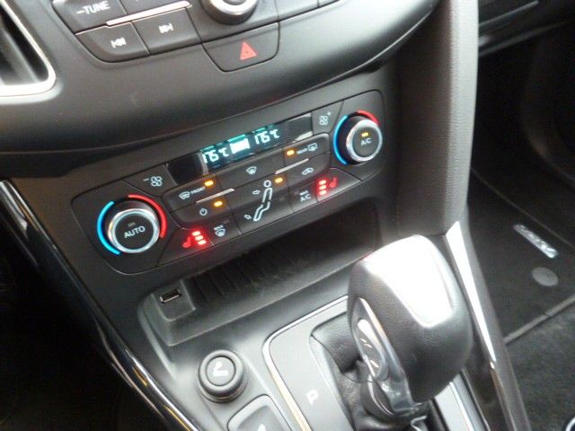 Focus 5-tg. 1,5i Titanium Automatik, RK,PP,Navi
