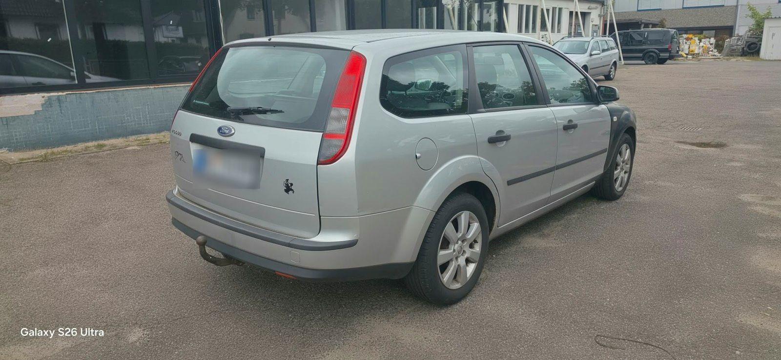 Ford Focus 2006 — rear view