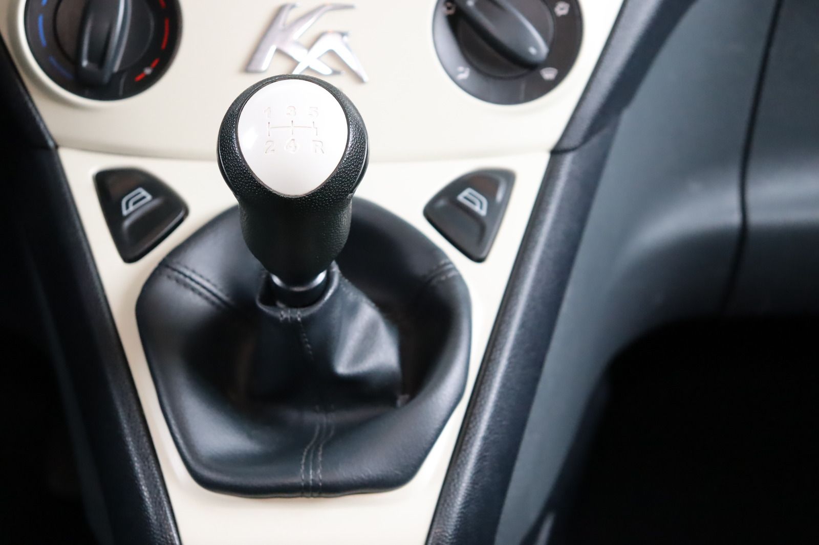 Fahrzeugabbildung Ford Ka 1.2 * 8-fach bereift * HU/AU bis 07.2026