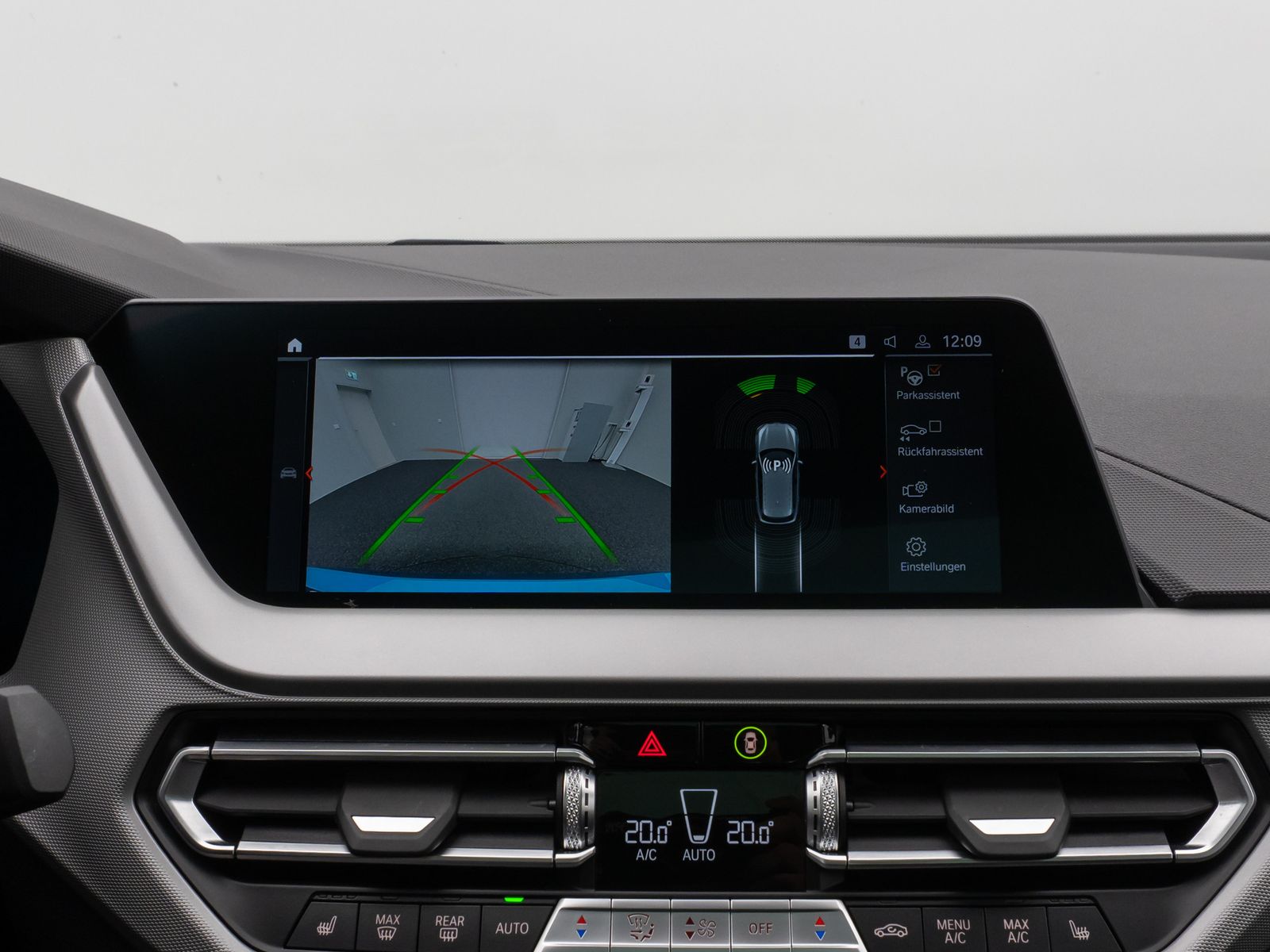 Fahrzeugabbildung BMW 118i Panorama Kamera Lenkrhzg DAB Komfort Sport