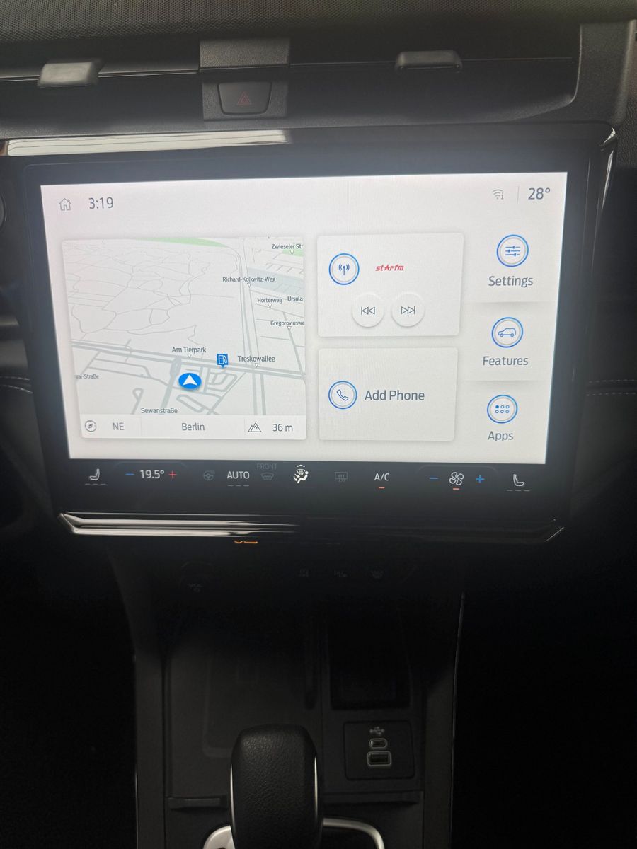 Fahrzeugabbildung Ford Puma Titanium Automatik / LED