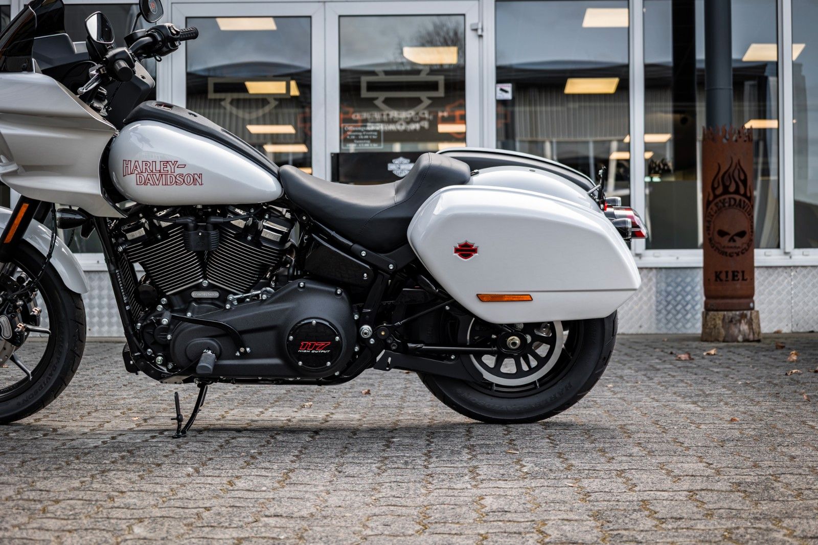 Fahrzeugabbildung Harley-Davidson FXLRST LOW RIDER ST 117 MY26