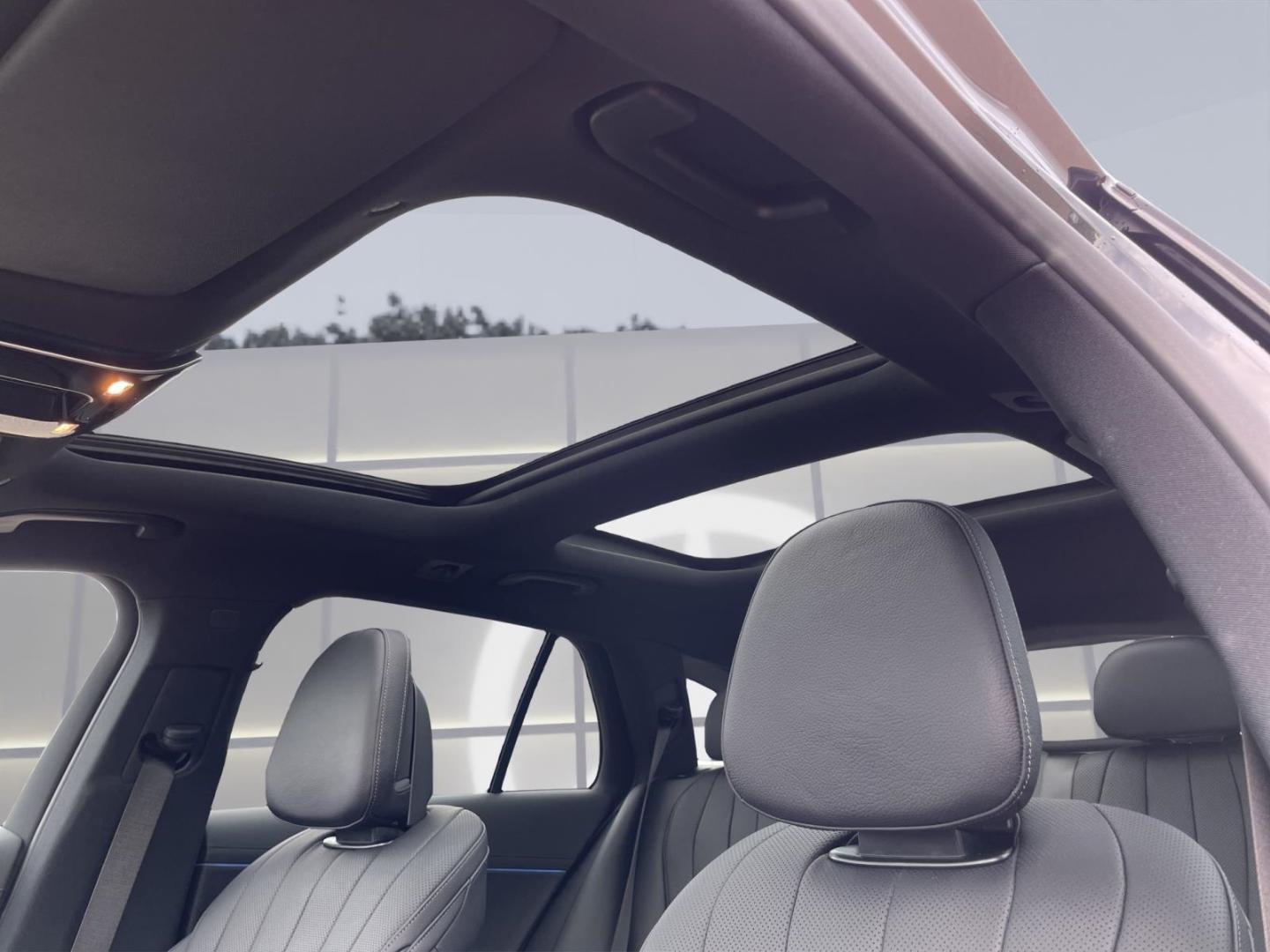 Mercedes-Benz E 220 d 4MATIC T-Modell AMG AHK-klappbar El. Pan