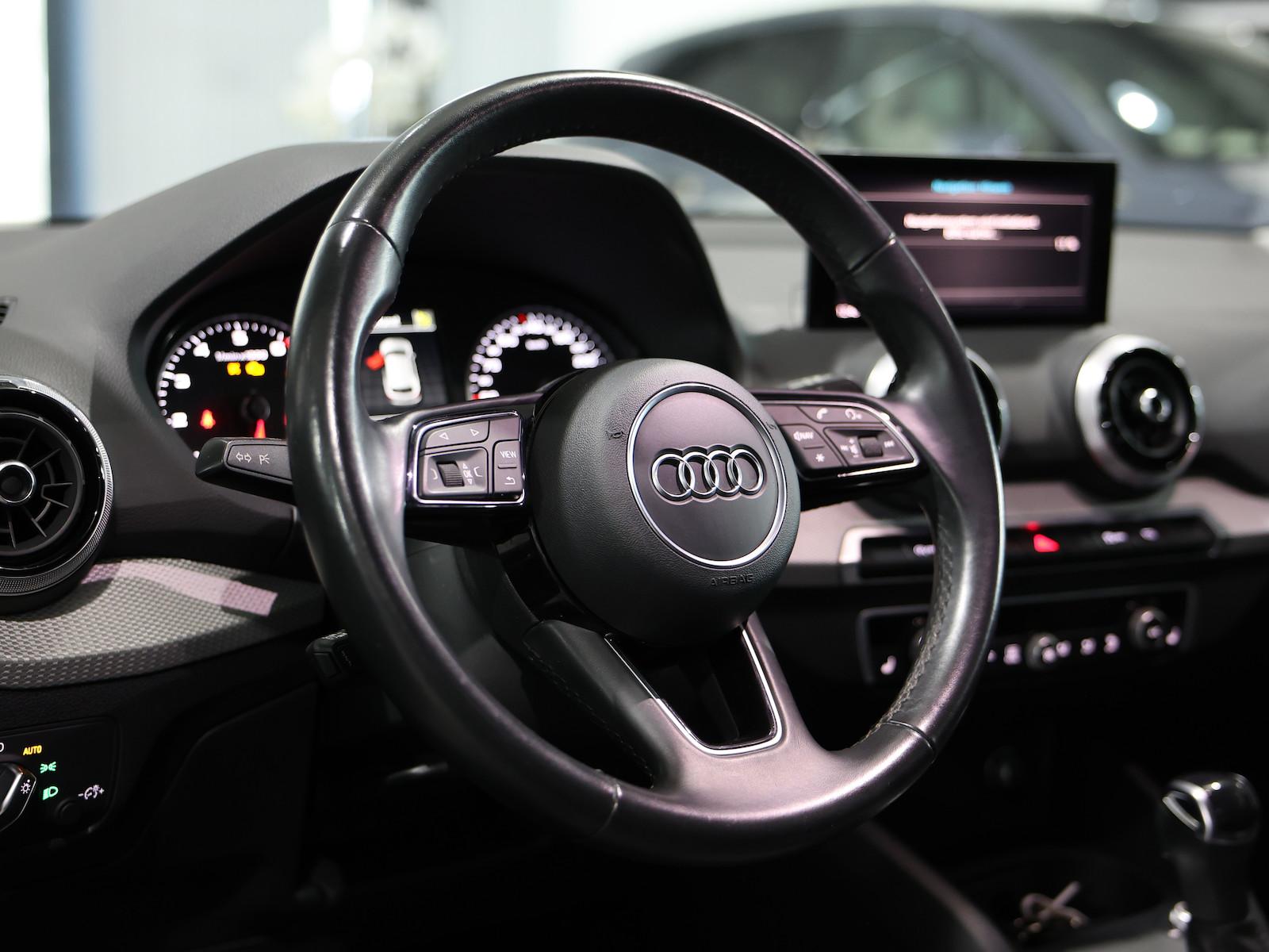 Audi Q2 35 TFSI ADVANCED SILVER & BLACK / LED, LEDER, миниатюра 13