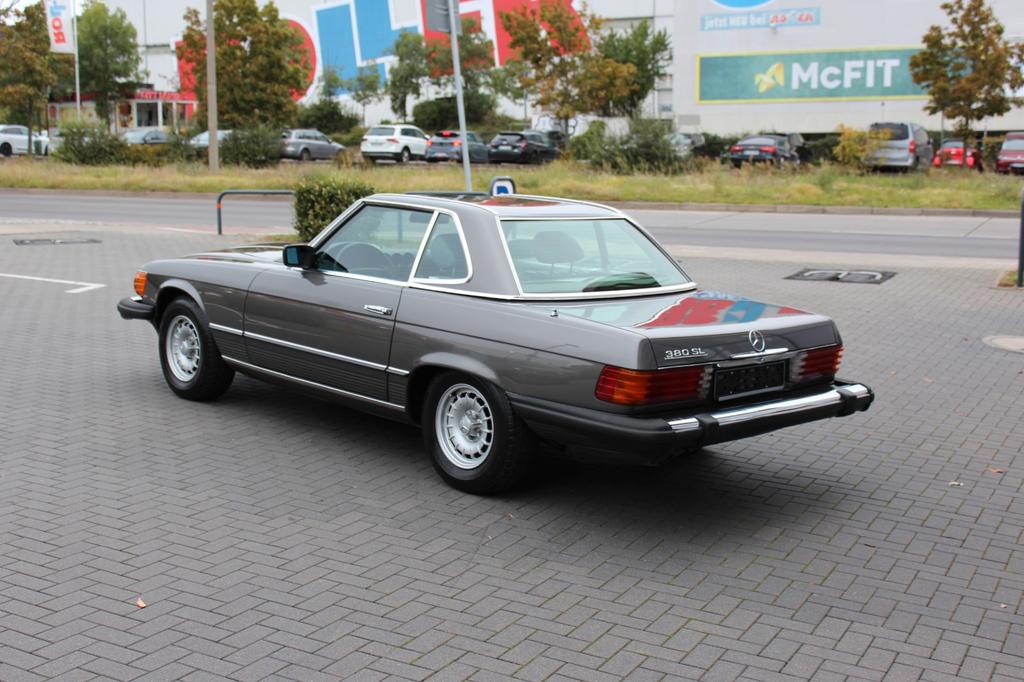 Mercedes-Benz SL 380
