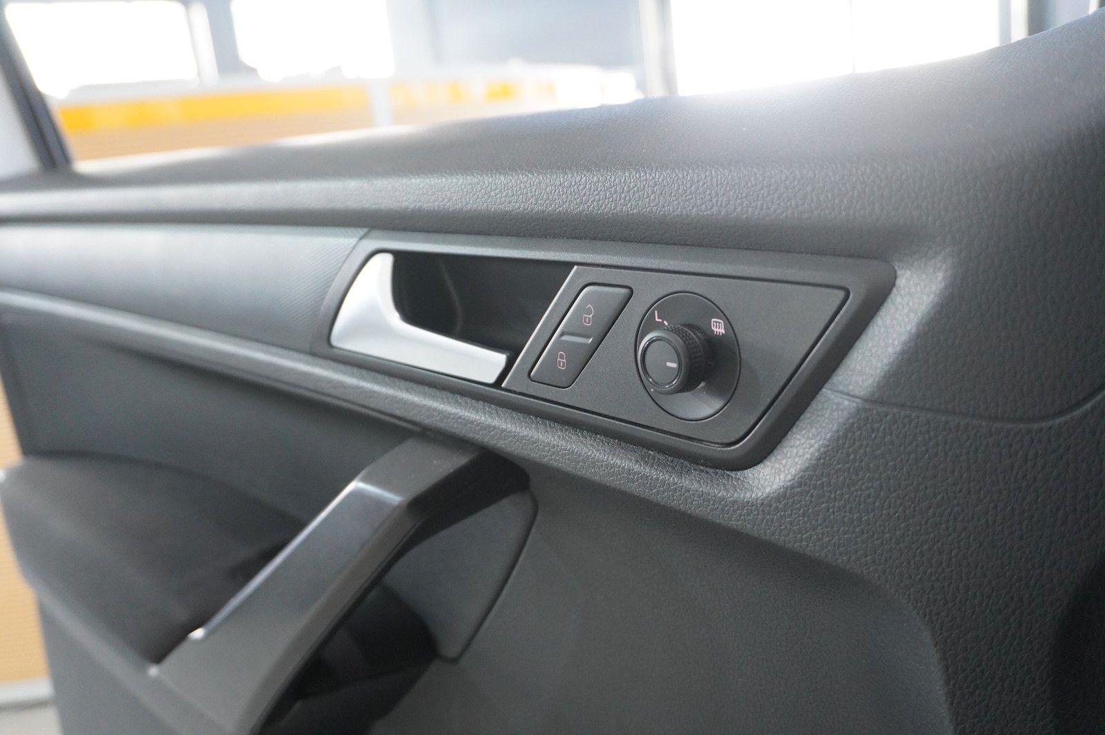 Fahrzeugabbildung Volkswagen Caddy 1.4 TSI TRENDLINE DSG 5-SITZE KLIMA/AHK