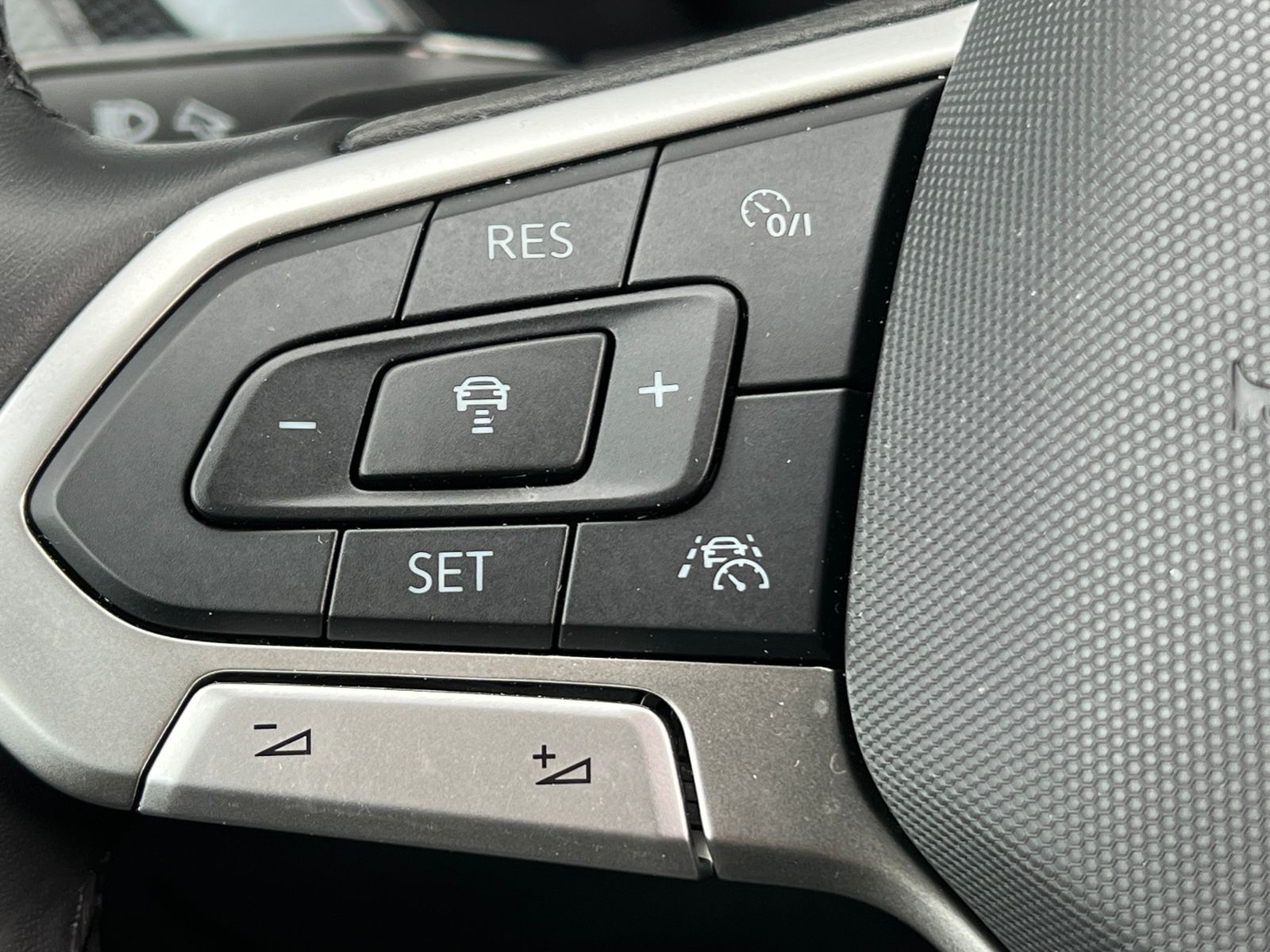 Fahrzeugabbildung Volkswagen T-Cross GOAL 1.0 TSI DSG *AHK, LED, App-Connect,
