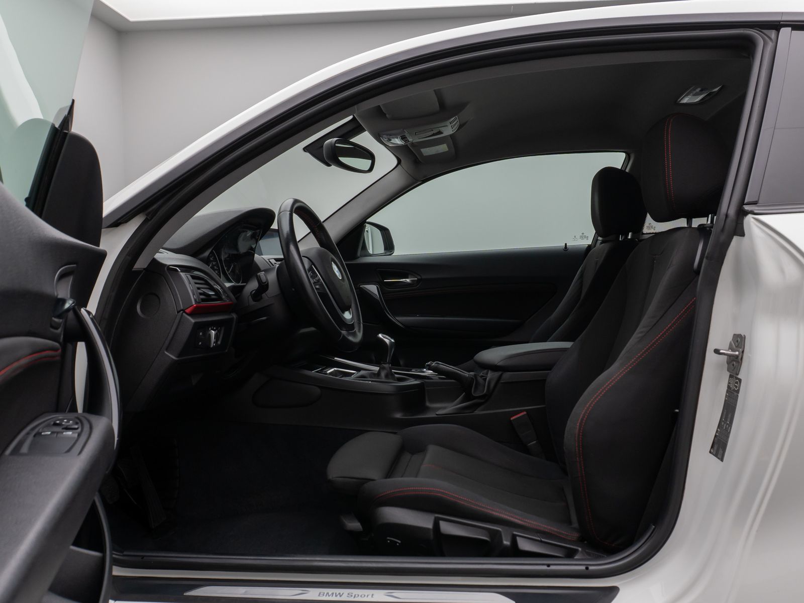 Fahrzeugabbildung BMW 220d Coupé Sport Line PDChinten HiFi Navi Xenon