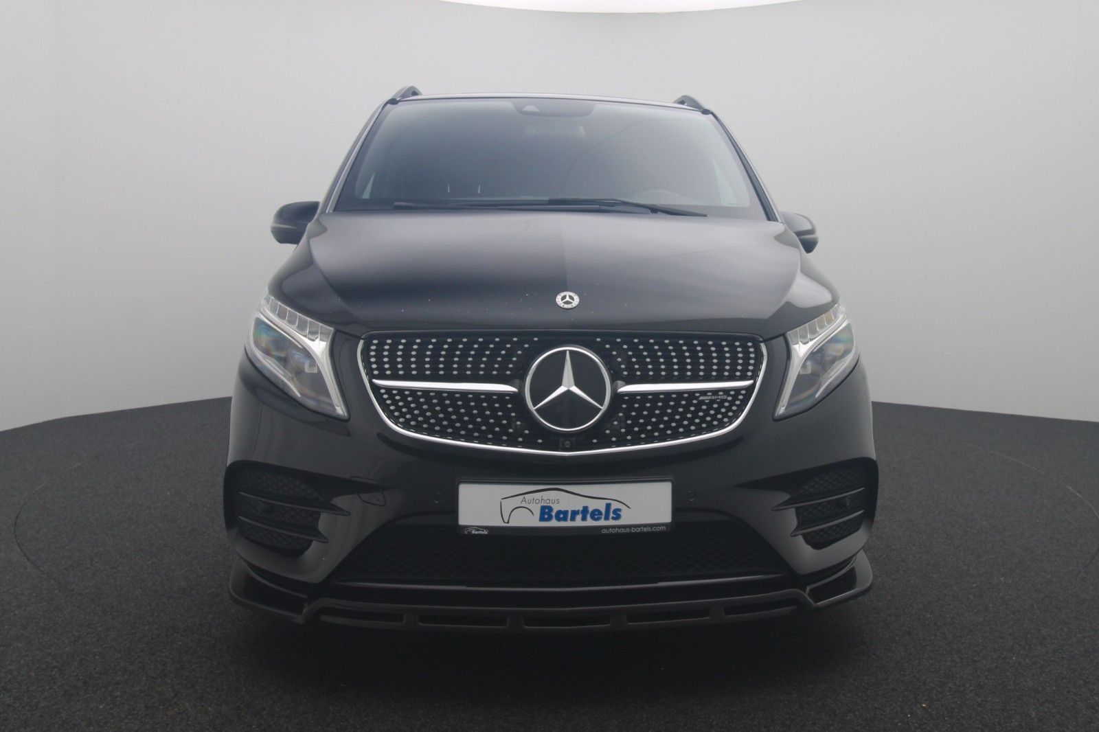 Fahrzeugabbildung Mercedes-Benz V 300d Avantgarde AMG 4Matic e.lang Hundebox