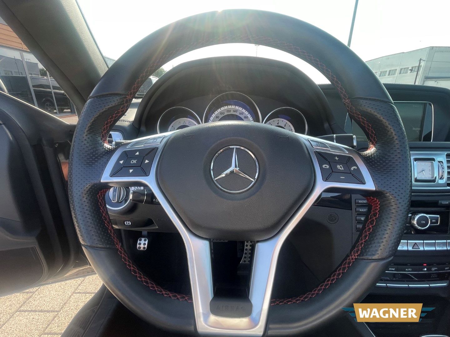 Fahrzeugabbildung Mercedes-Benz E 400 Cabrio AMG Paket Sportsitze
