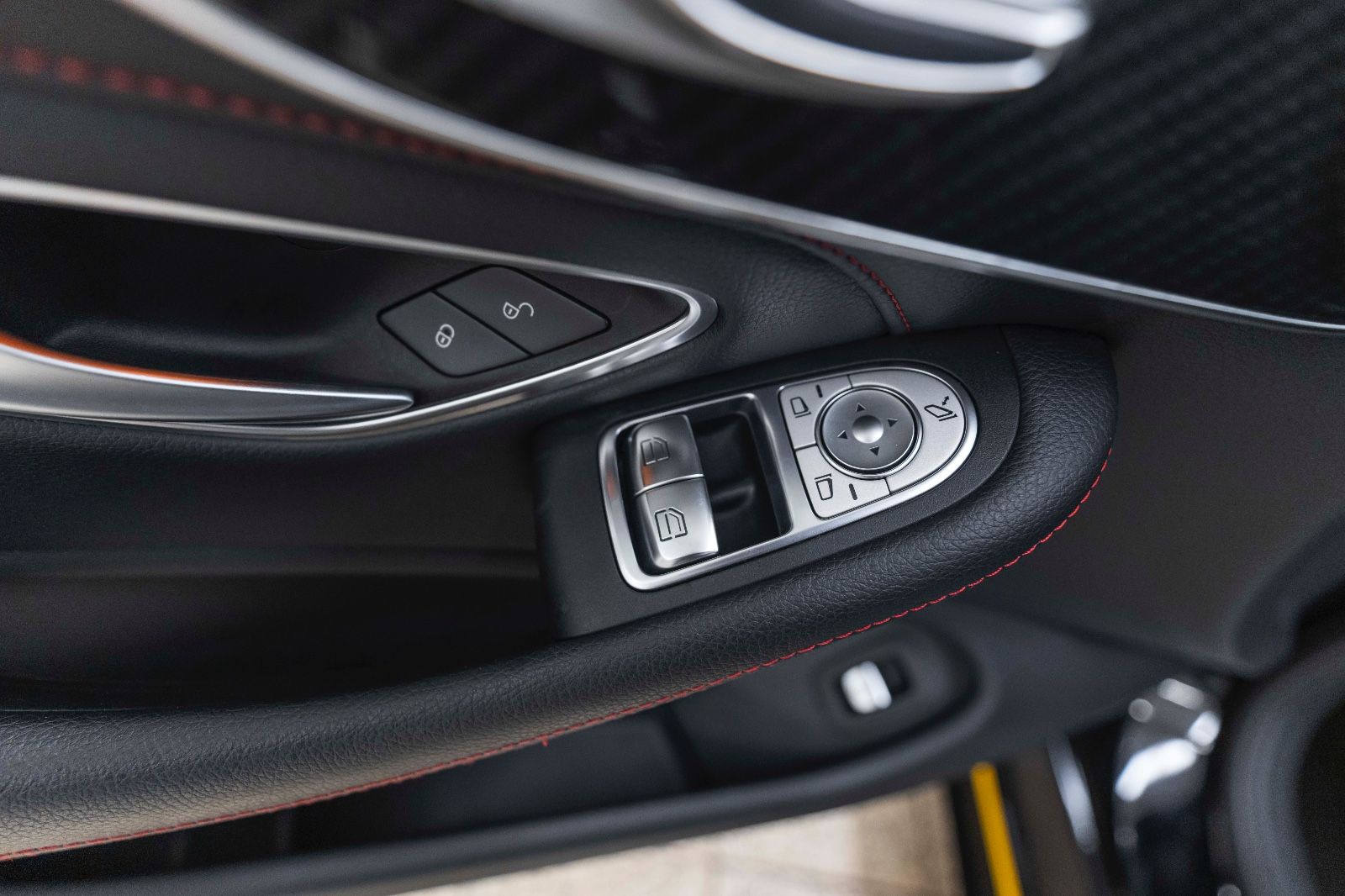 Fahrzeugabbildung Mercedes-Benz C 43 AMG C63 Optik BURMESTER CARBON KAM LED NAV