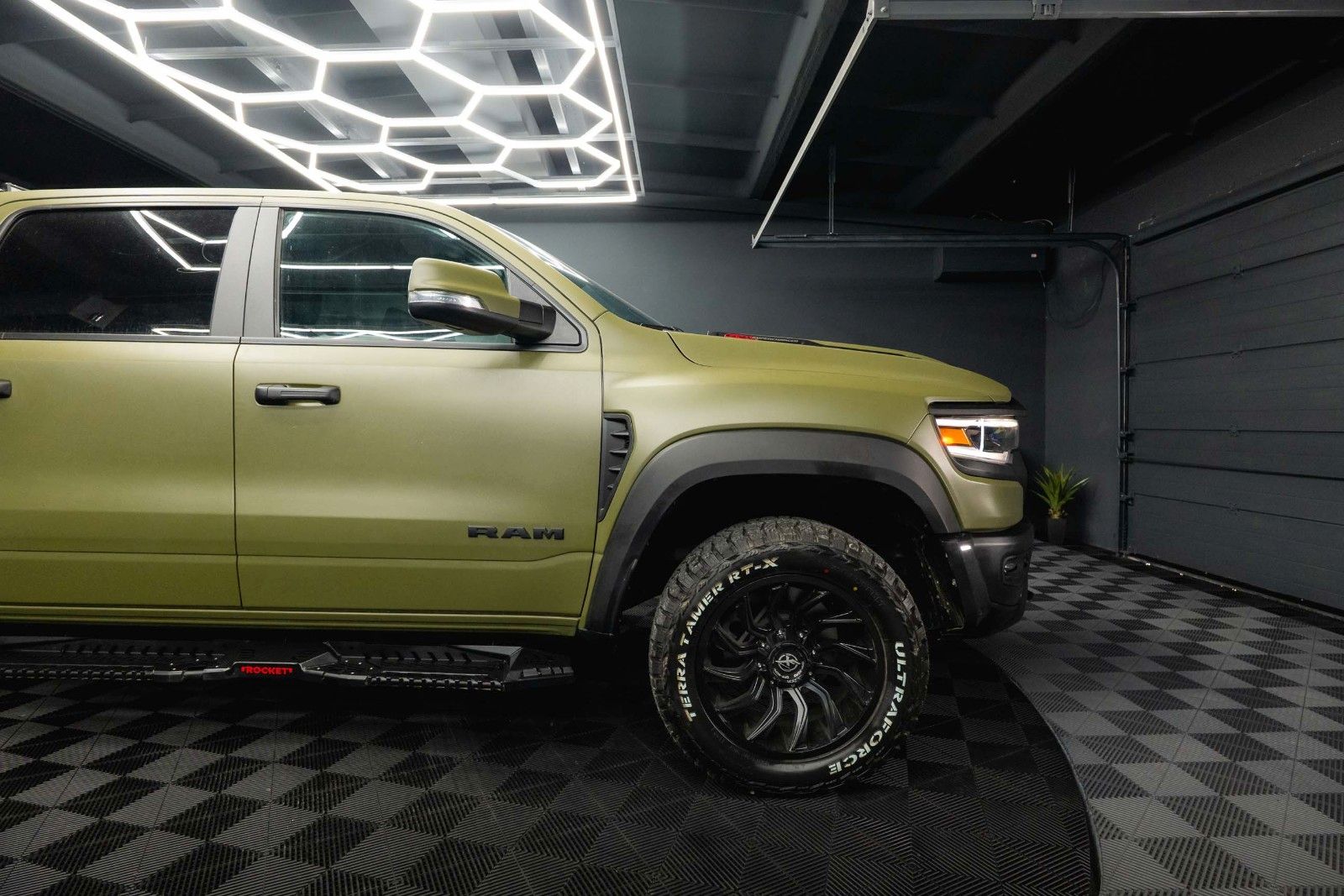 Fahrzeugabbildung Dodge RAM 5.7 V8 HEMI 4x4 LARAMIE OFFROAD TRX Styling
