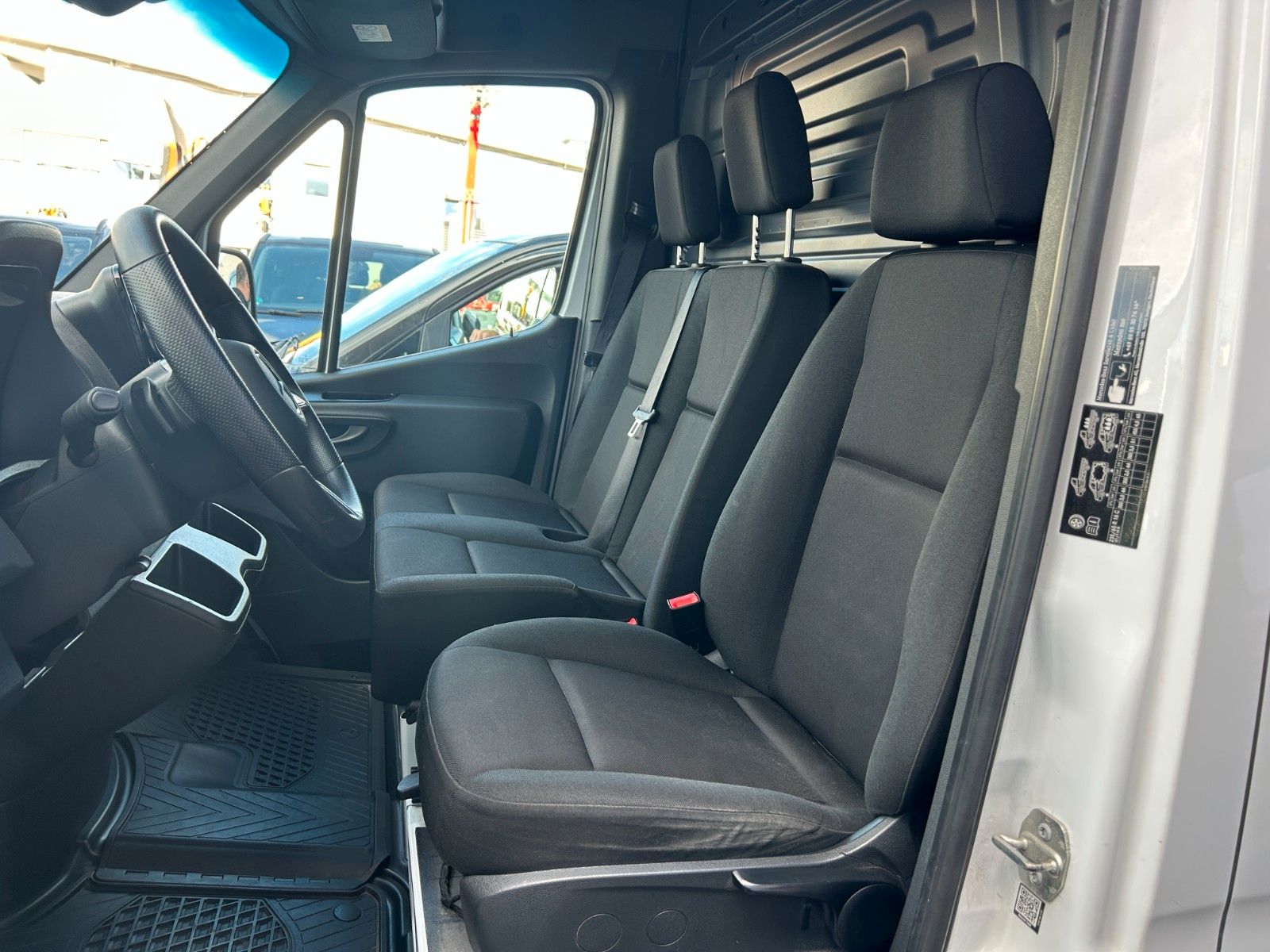 Fahrzeugabbildung Mercedes-Benz Sprinter 317 CDI 4325 9G Klima Kamera SHZ