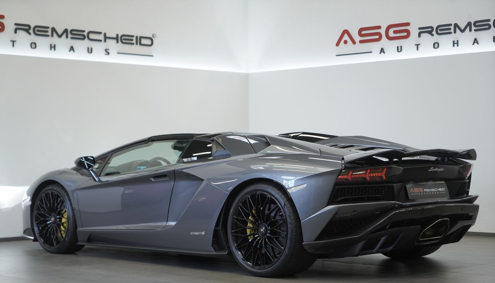 Lamborghini Aventador