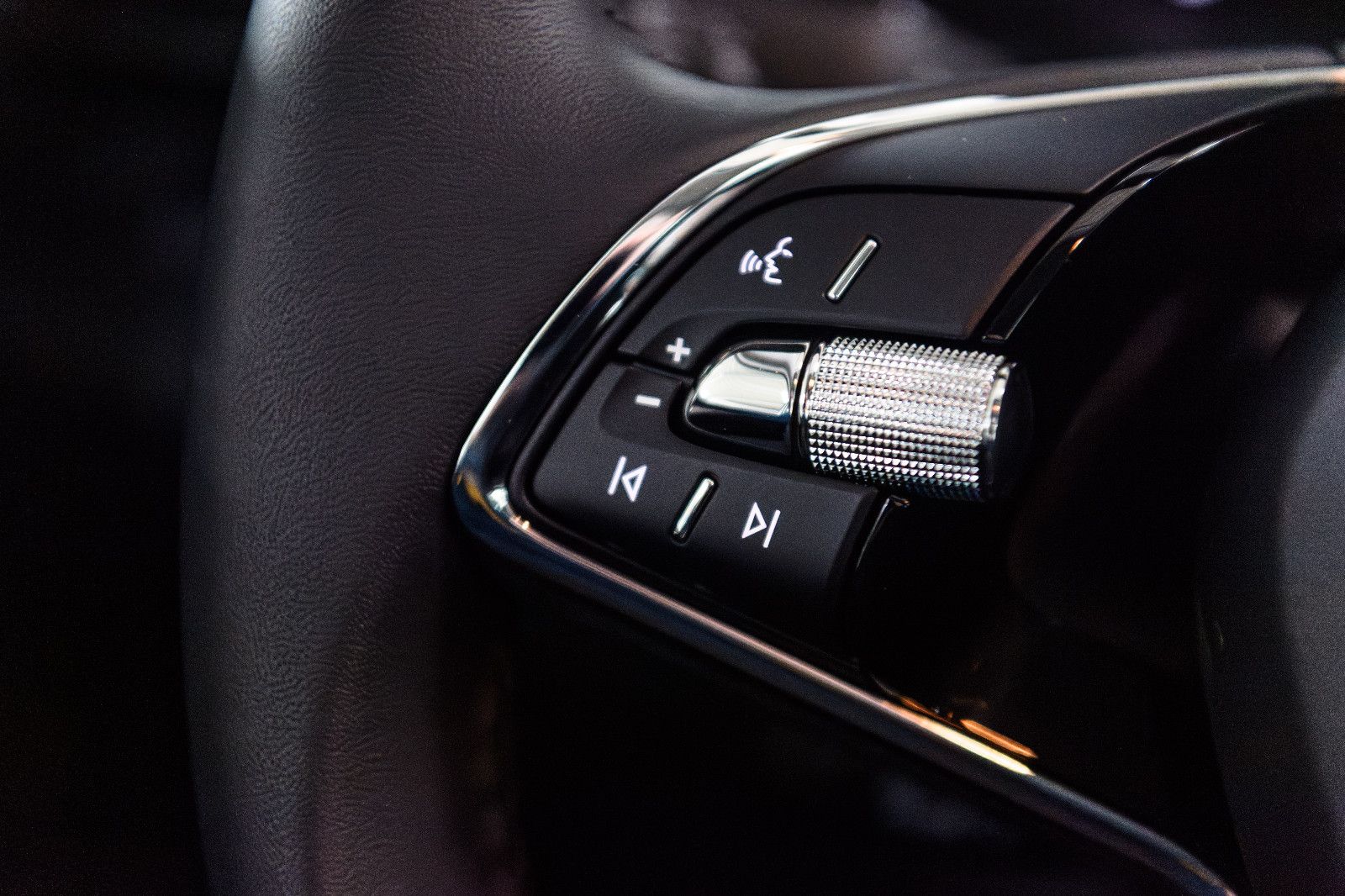 Fahrzeugabbildung SKODA Karoq Ambition 1.5 TSI DSG LED+ACC+KAM