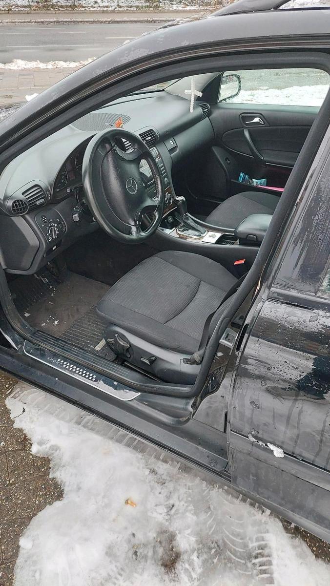 Mercedes-Benz C180 2005 — photo 13