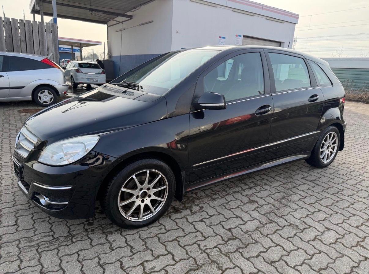 Mercedes-Benz B180 2010 — photo 7
