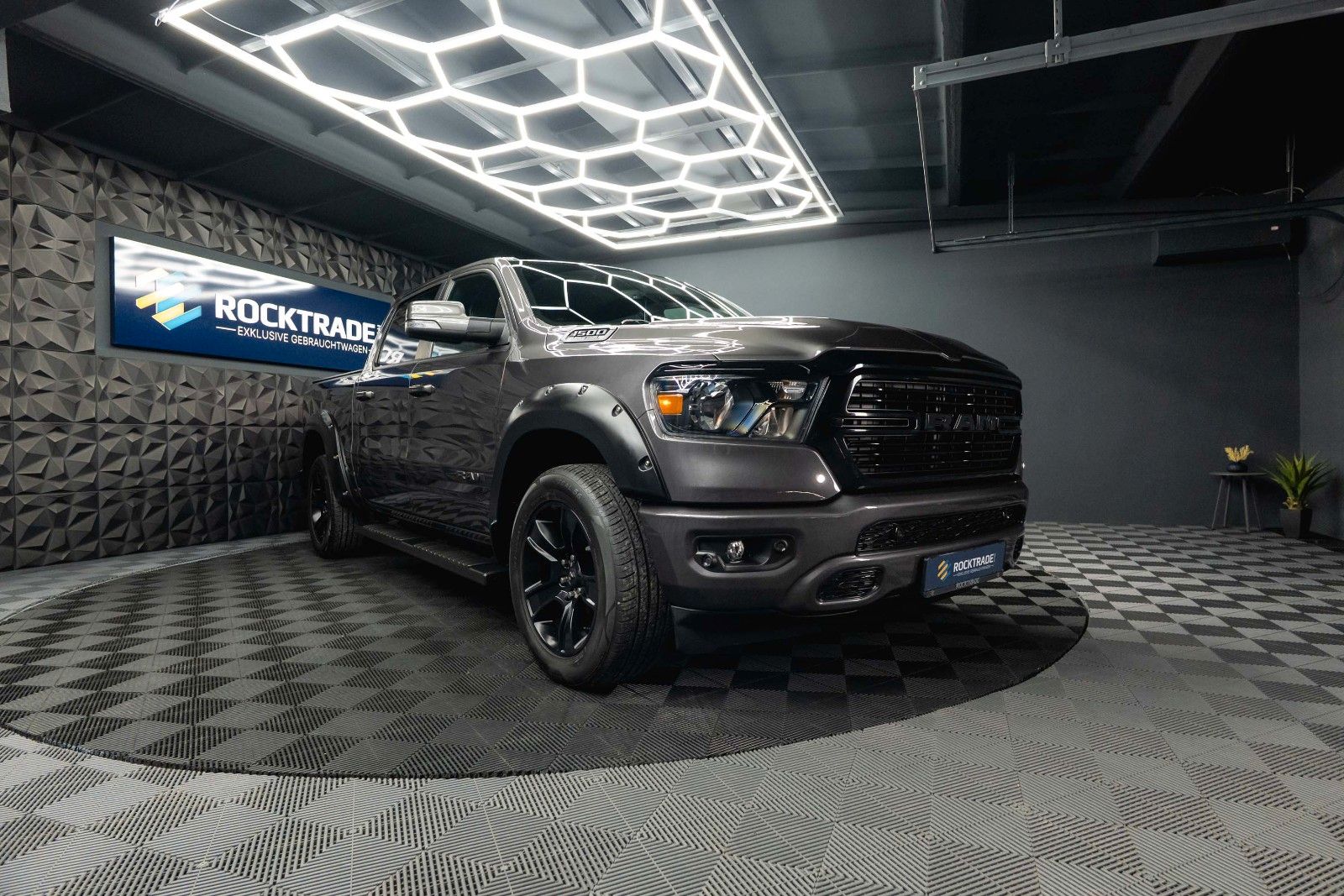 Fahrzeugabbildung Dodge RAM 5.7 V8 HEMI 4x4 LPG BRC Offroad Night-Paket
