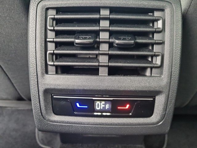 Fahrzeugabbildung Volkswagen Golf VIII Variant TSI Life LED Navi Climatronic