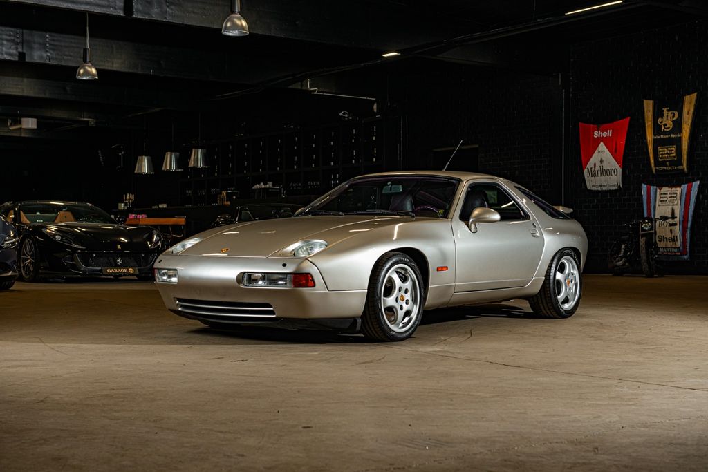 Porsche 928
