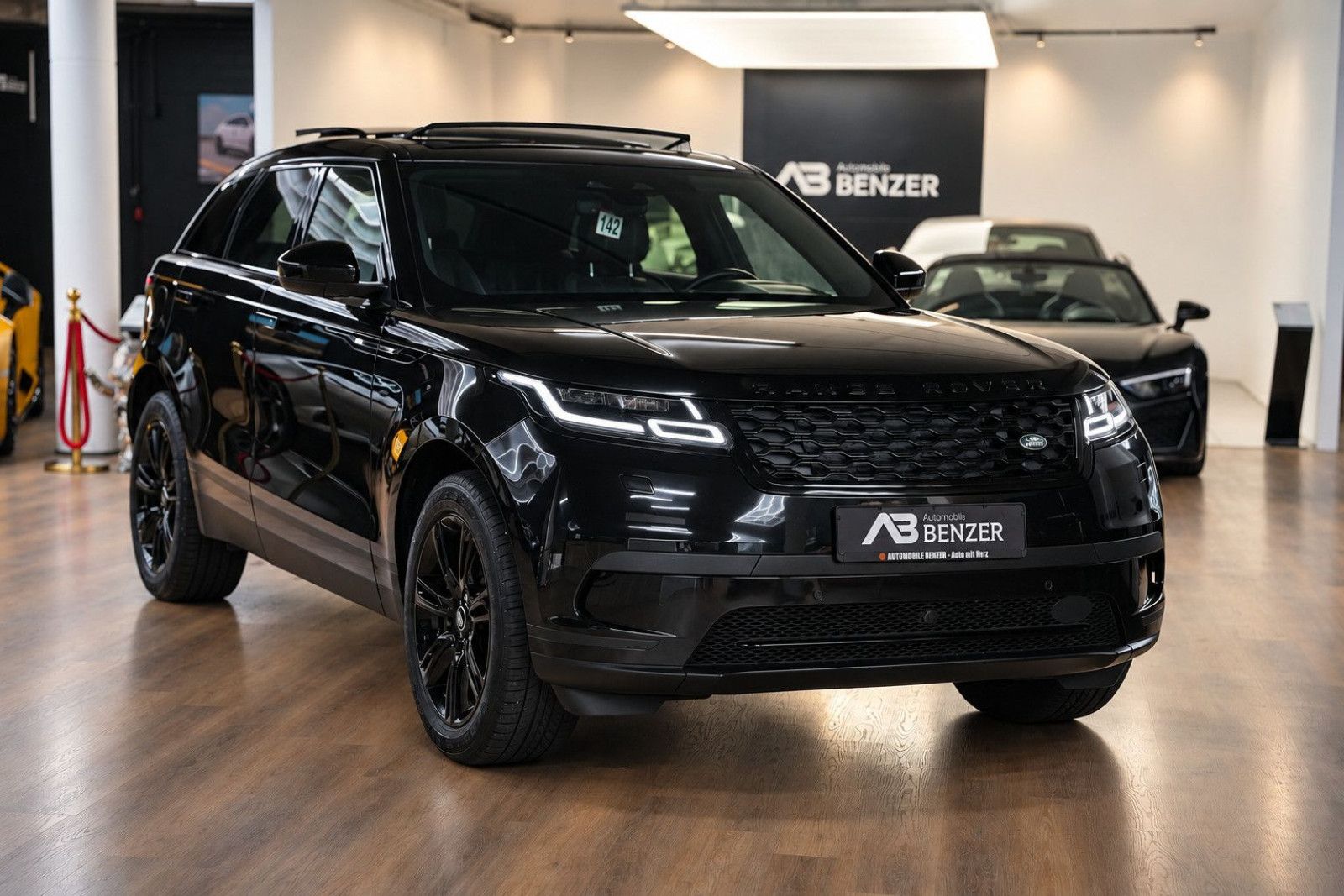 Fahrzeugabbildung Land Rover Range Rover Velar P400e *Panorama*Meridian*Kam