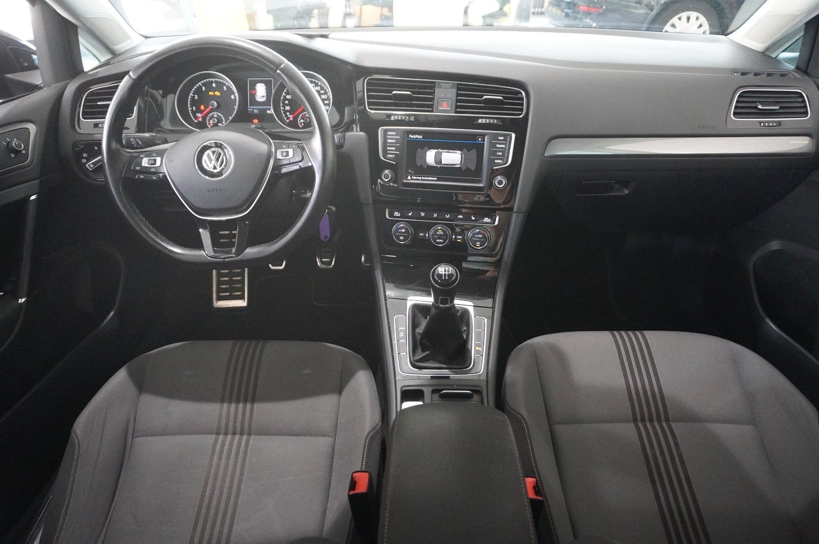 Fahrzeugabbildung Volkswagen Golf VII Lim.  1.2 TSI ALLSTAR NAVI/SHZ/PDC/TEMP