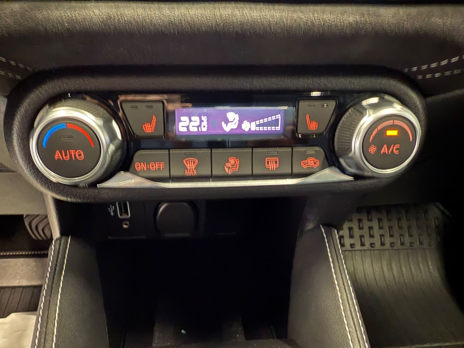 Fahrzeugabbildung Nissan Micra N-Sport Navi Winterpaket
