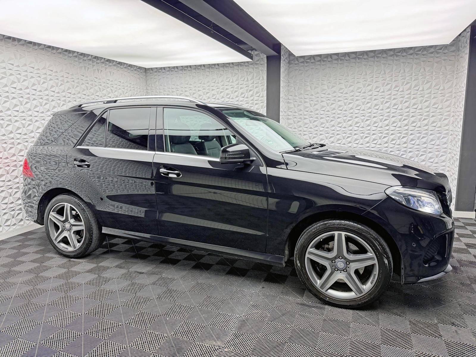 Fahrzeugabbildung Mercedes-Benz GLE 350d AMG/AIRMATIC/STDHZG/DISTRO/H&K/PANO/AHK