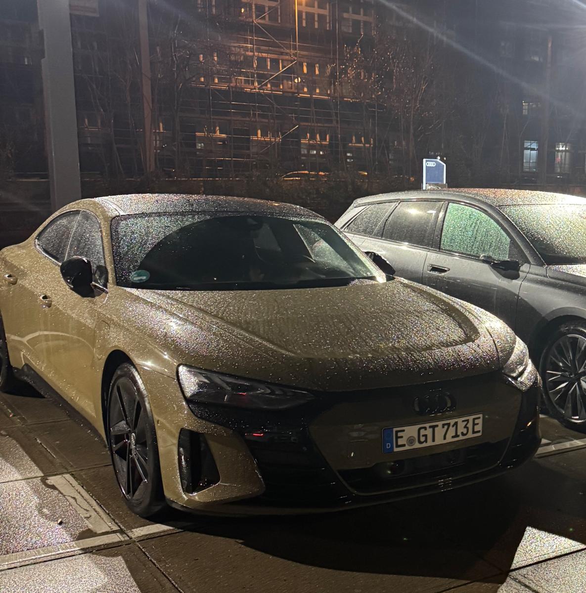 Audi e-tron GT quattro - Tactical Green 