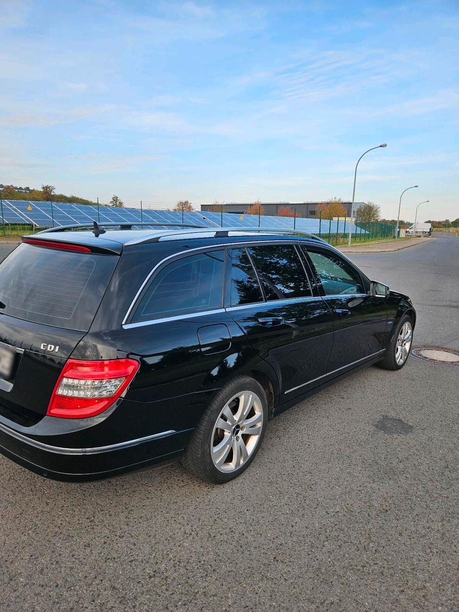 Mercedes-Benz 220 2010 — photo 11