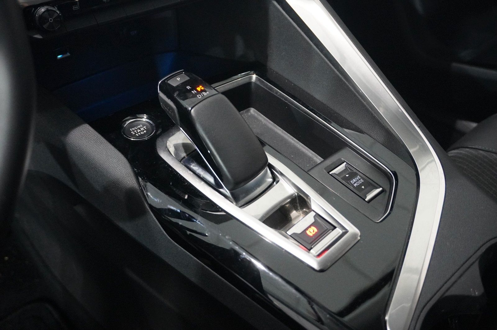 Fahrzeugabbildung Peugeot 3008 Hybrid PHEV ALLURE NAVI/LED/KAMERA/SH/AHK