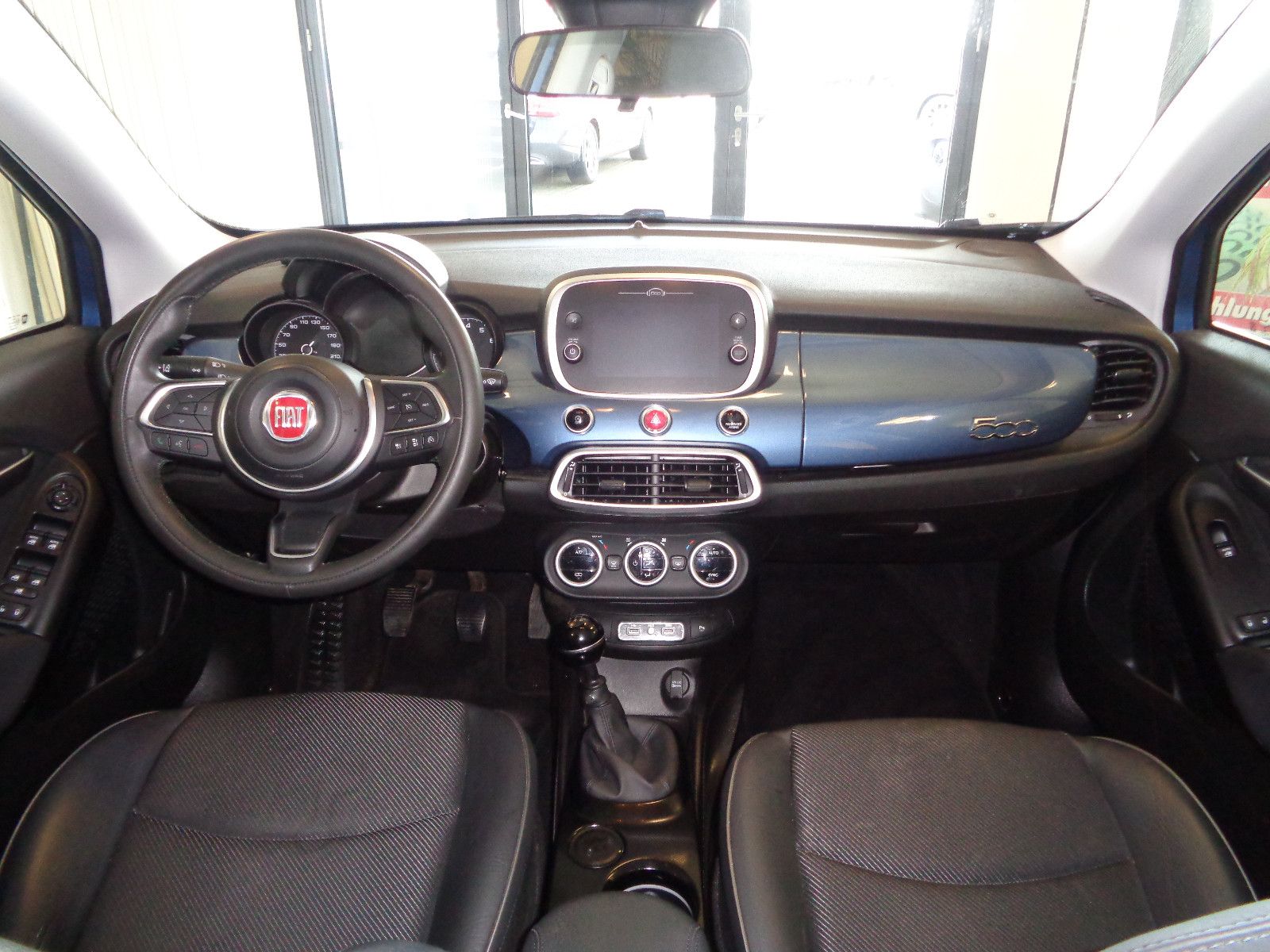 Fahrzeugabbildung Fiat 500X Cross / NAVI / KAMERA / 8-FACH / 1. HAND