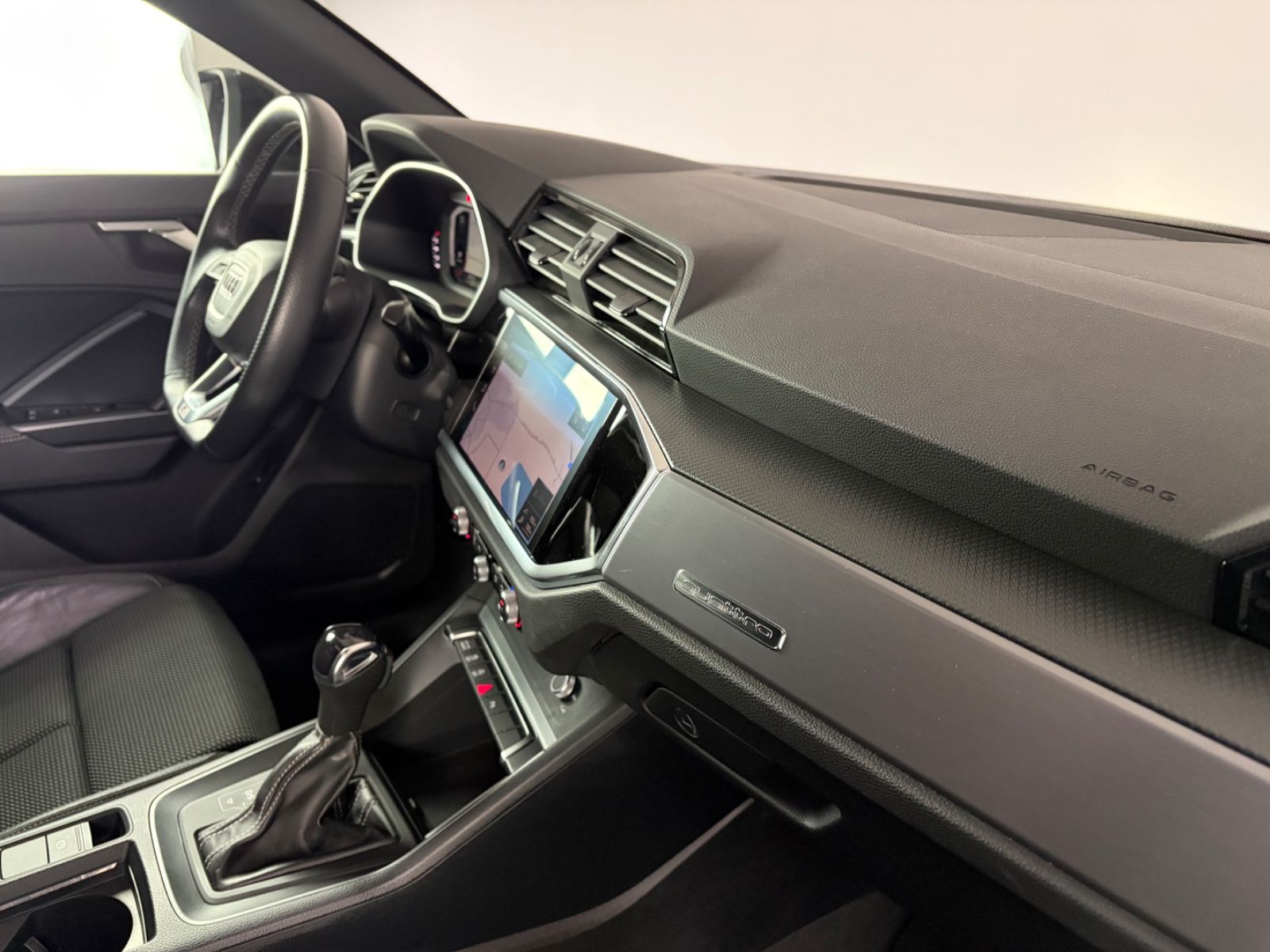 Audi Q3 Sportback 40 TFSI qu S line Pano Kam AHK blac foto 22