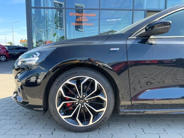 Fahrzeugabbildung Ford Focus ST-Line LED Kamera SpurhalteASS Tempomat
