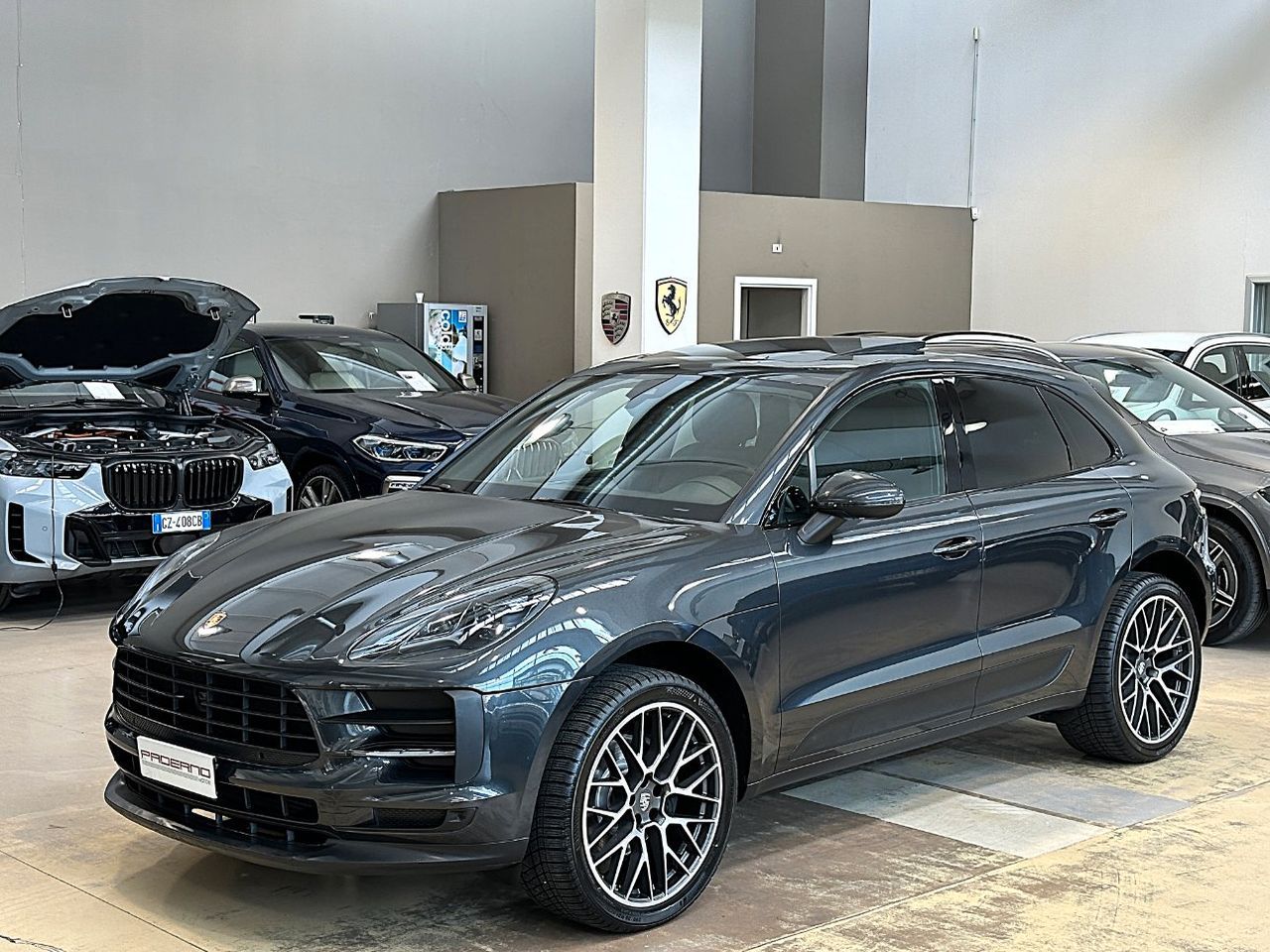 PORSCHE Macan