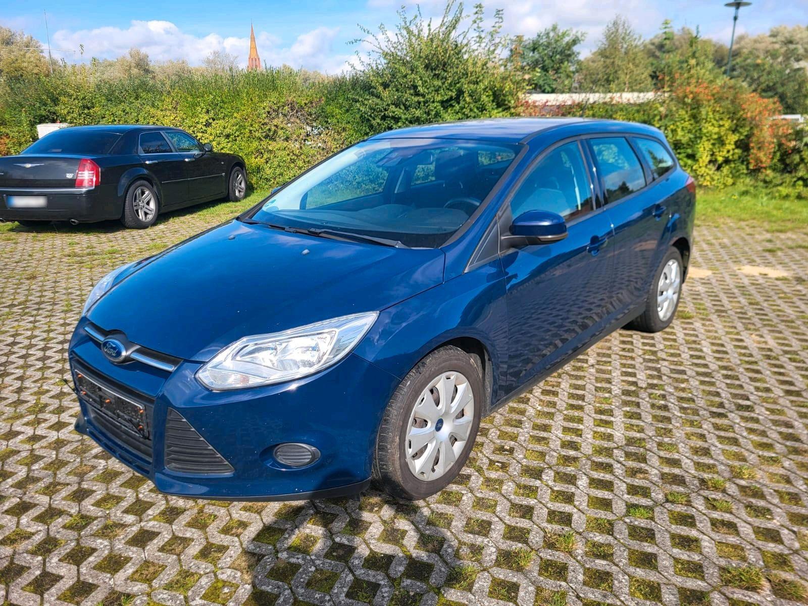 Ford Focus 2013 — rear view