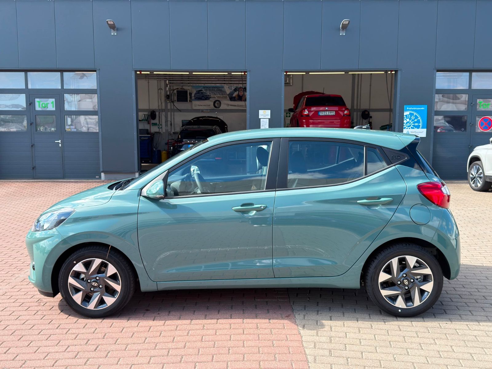 Fahrzeugabbildung Hyundai i10 1.0 Trend *Klima*Navi*CarPlay*PDC*RFKamera*
