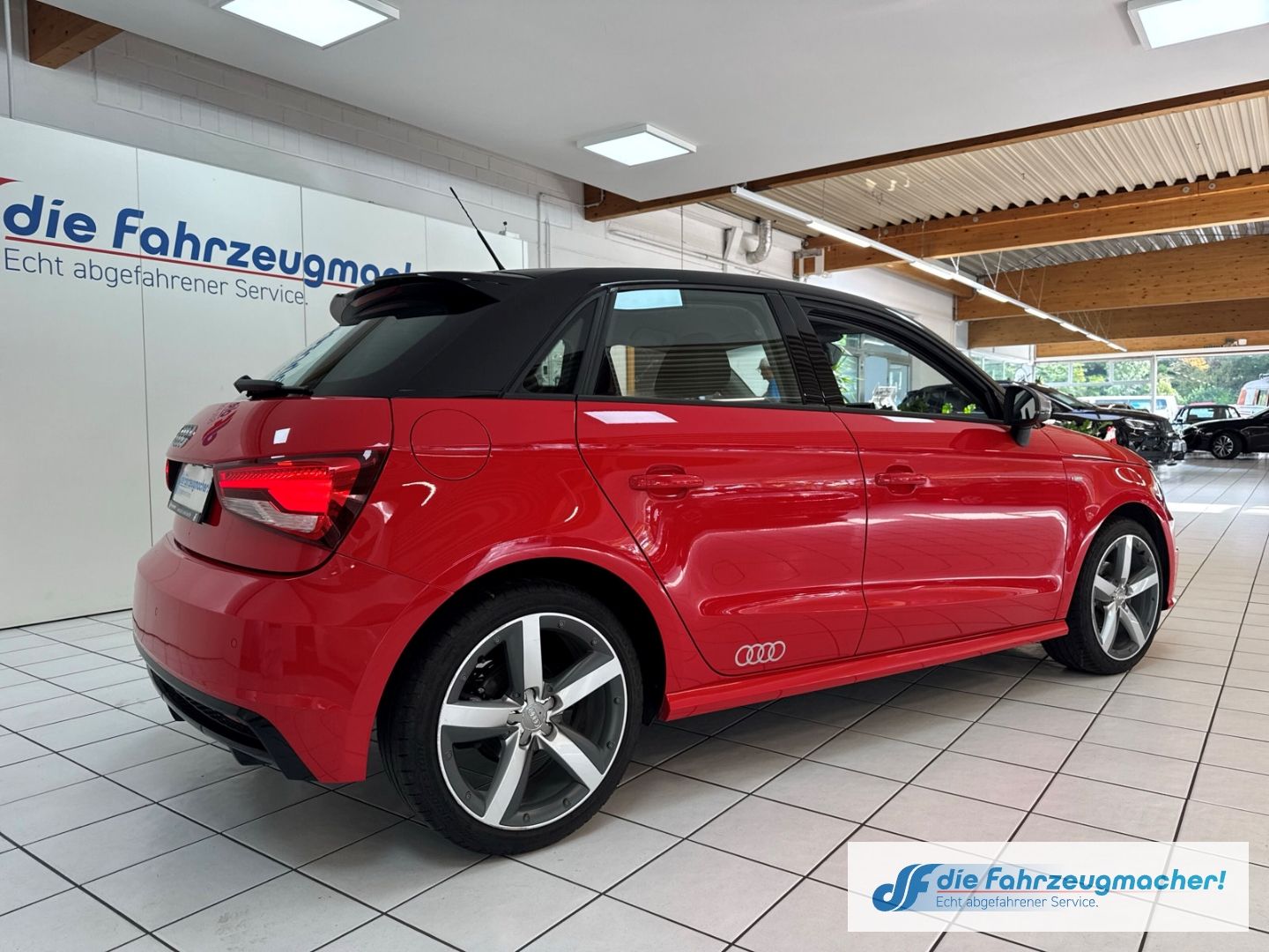 Fahrzeugabbildung Audi A1 Sportback 1.0 TFSI S line Navi Bi-Xenon Klima