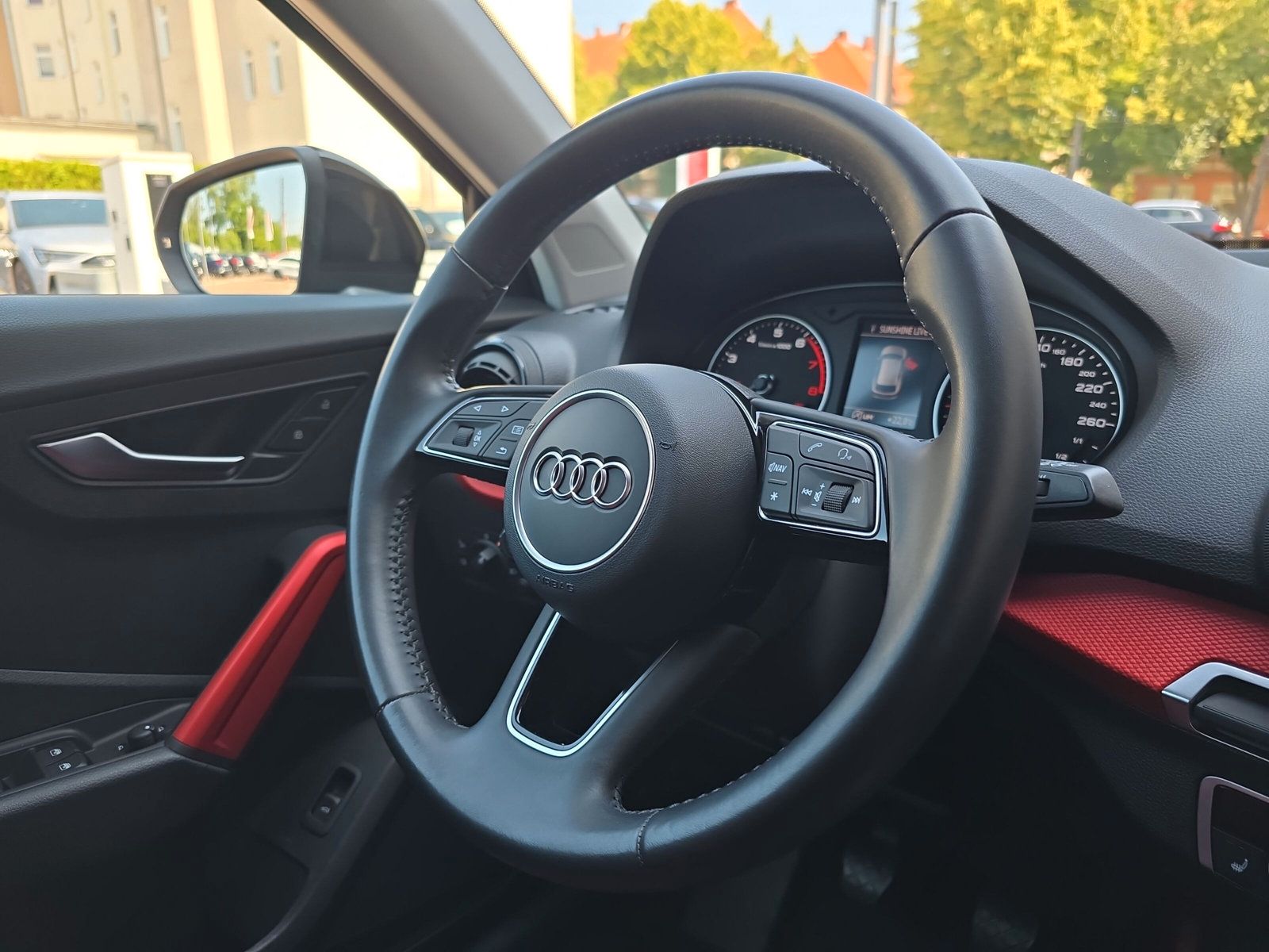 Fahrzeugabbildung Audi Q2 35 TFSI S line LED NAVI 18" OPTIK PDC