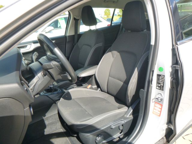 Fahrzeugabbildung Ford Focus Turnier >NAV/LED/KAM/PDC/SHZ<