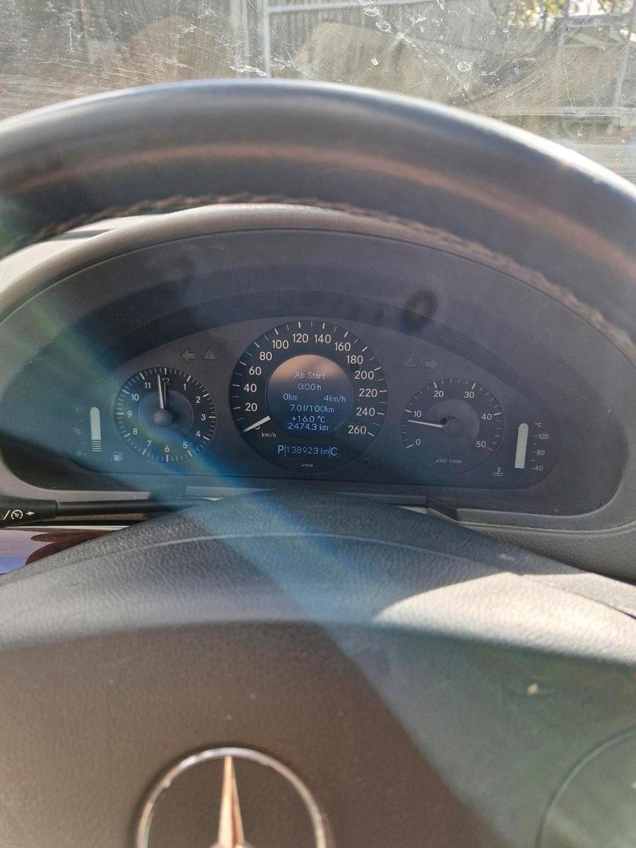 Mercedes-Benz E220 2004 — photo 6