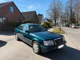 Mercedes-Benz Mercedes E220 W124 1 Hand Tüv Oldtimer Sam... - Mercedes-Benz E 220: W124