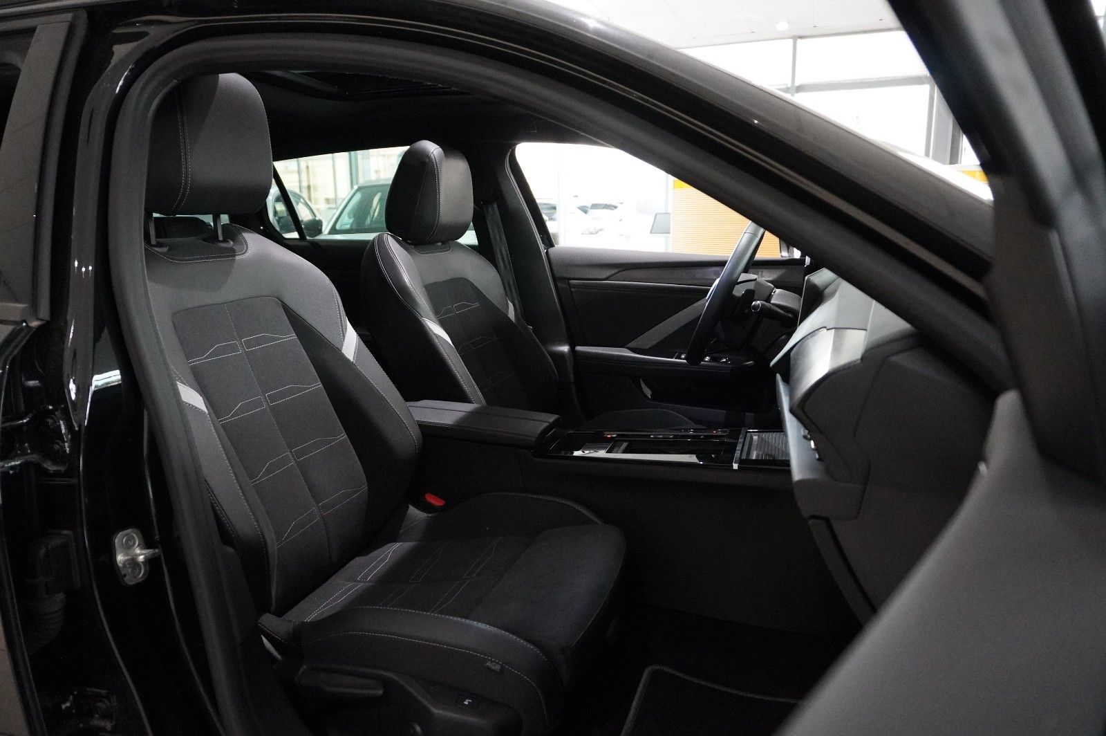 Fahrzeugabbildung Opel Astra L ST 1.2 HYBRID GS NAVI/LED/SPORT/PANO/HUD
