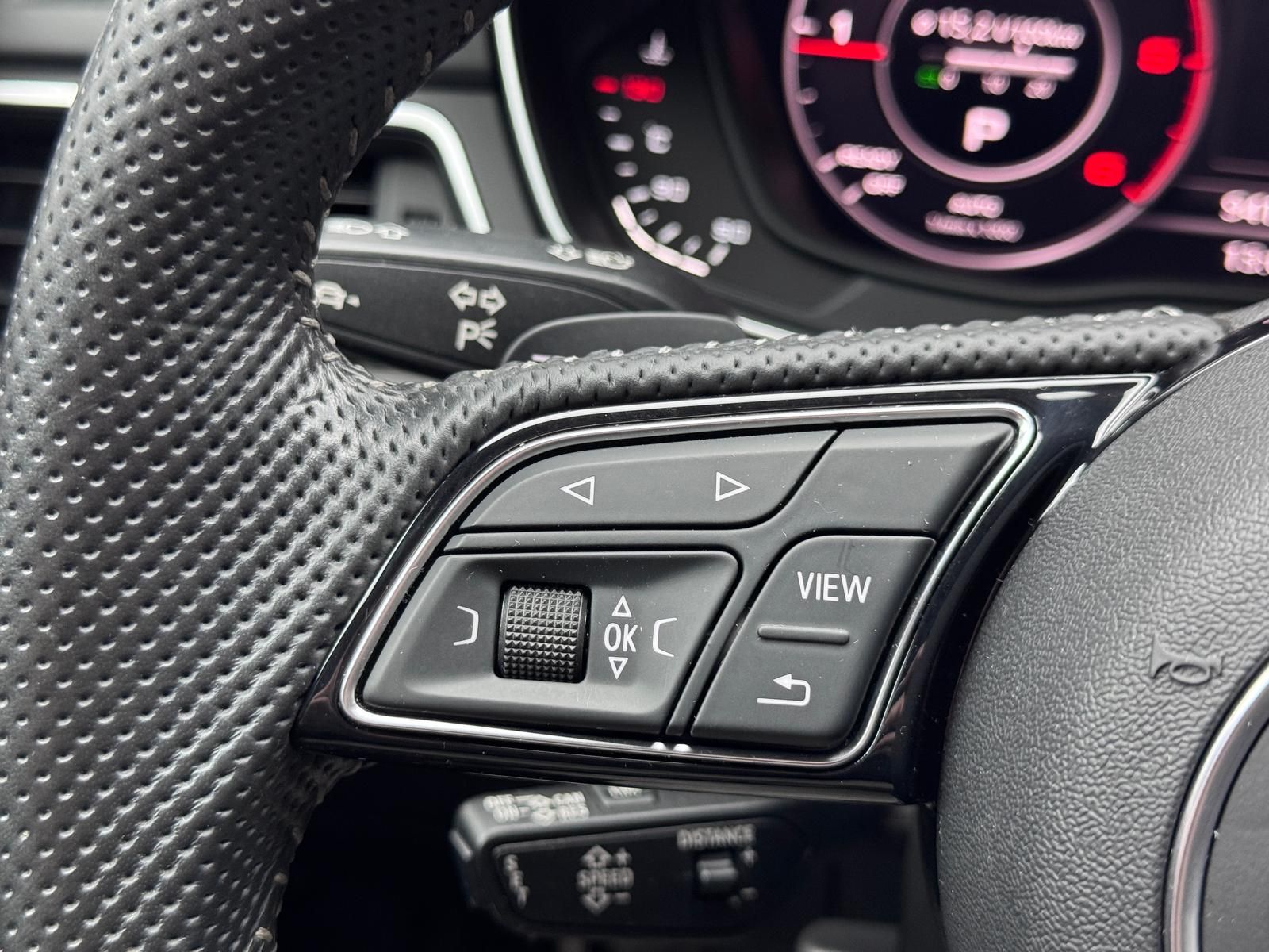 Fahrzeugabbildung Audi 40 TDI S-LINE MATRIX/ACC/KEYL/PANO/VIRTUAL/R-CAM