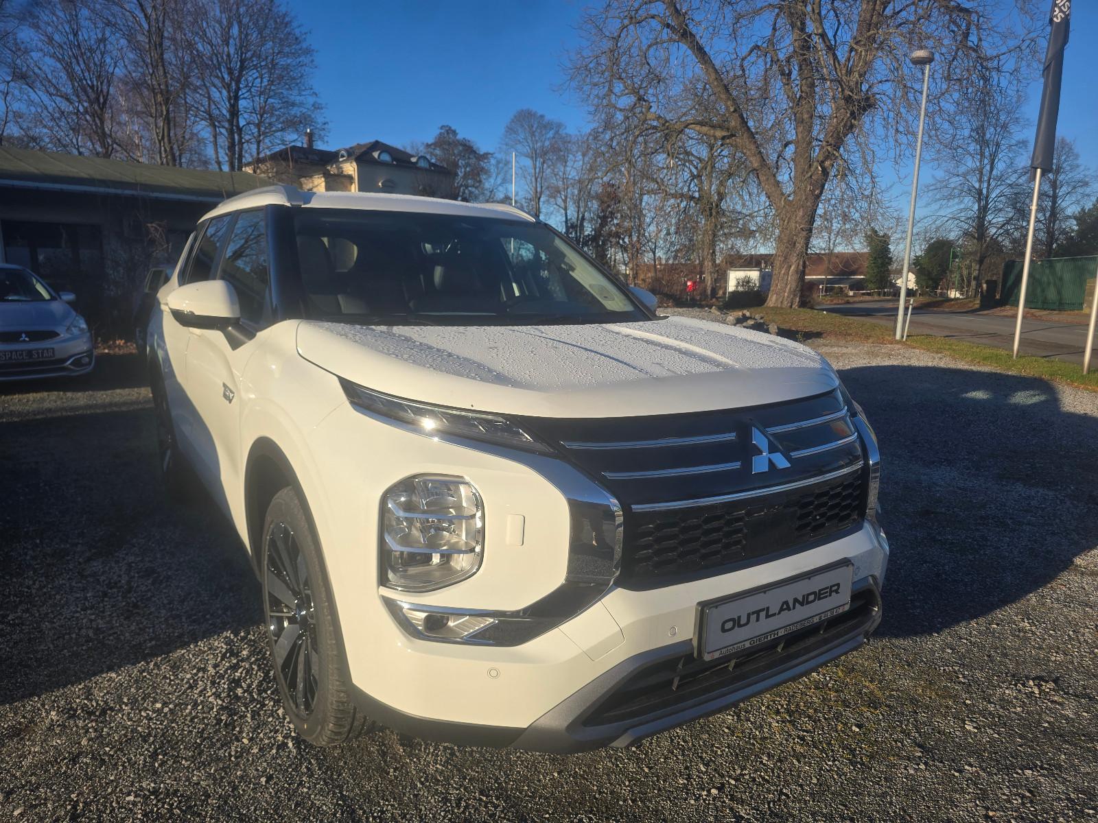 Mitsubishi Outlander 2.4 "Edition"*Allrad*LED*Adaptiv*8J-Ga