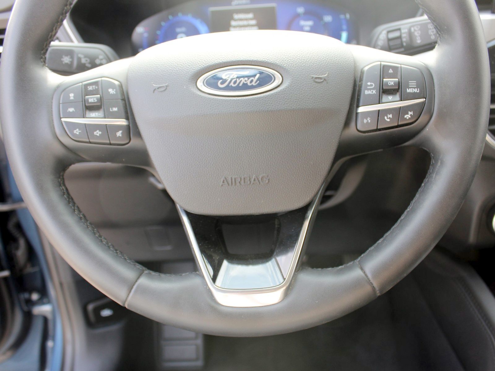 Fahrzeugabbildung Ford Kuga Hybrid Titanium 2,5 Duratec